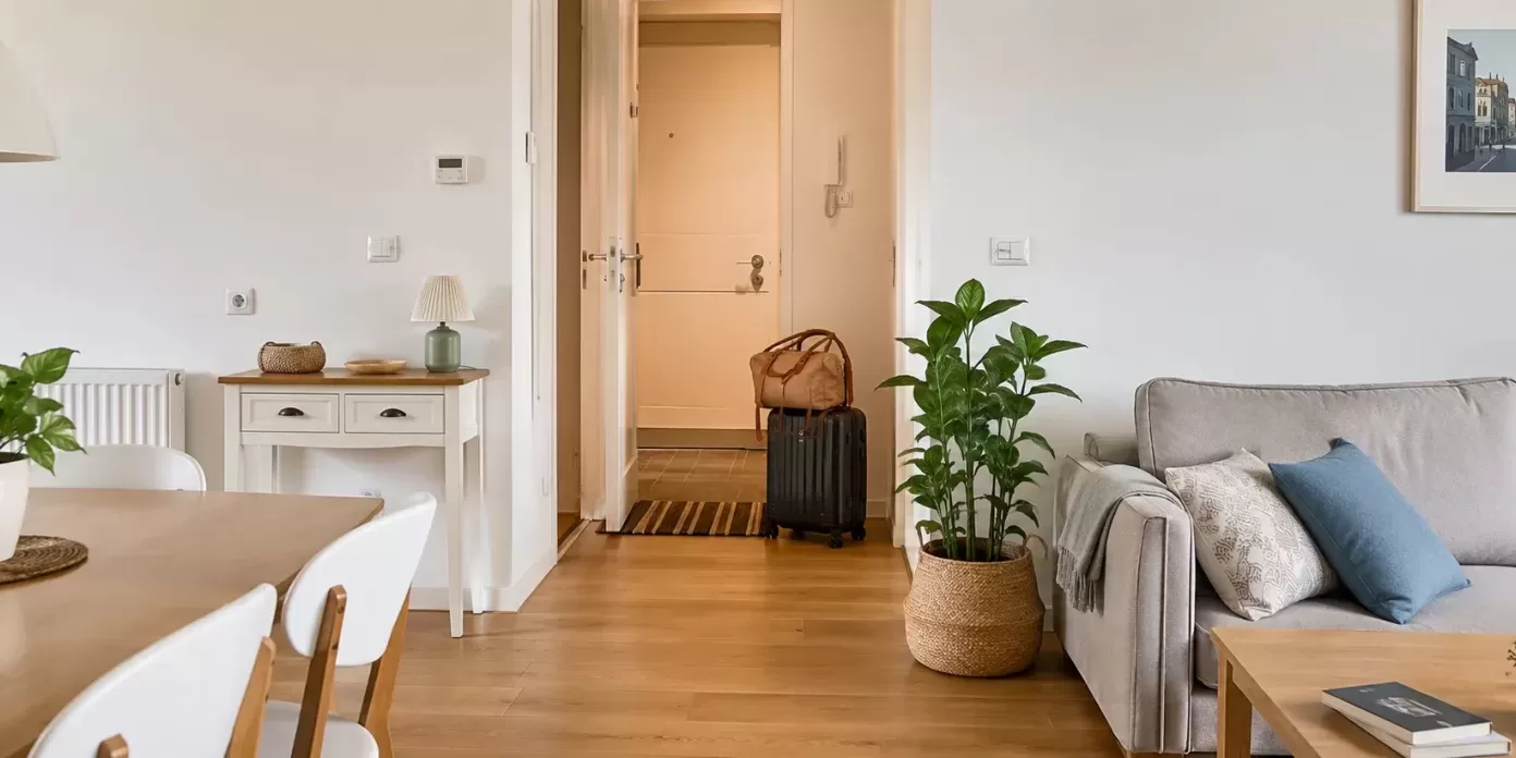 Alt+ Casa preparada para reducir el consumo eléctrico en vacaciones.webp